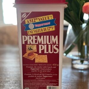 Vintage 1990's Tupperware Premium plus crackers container.